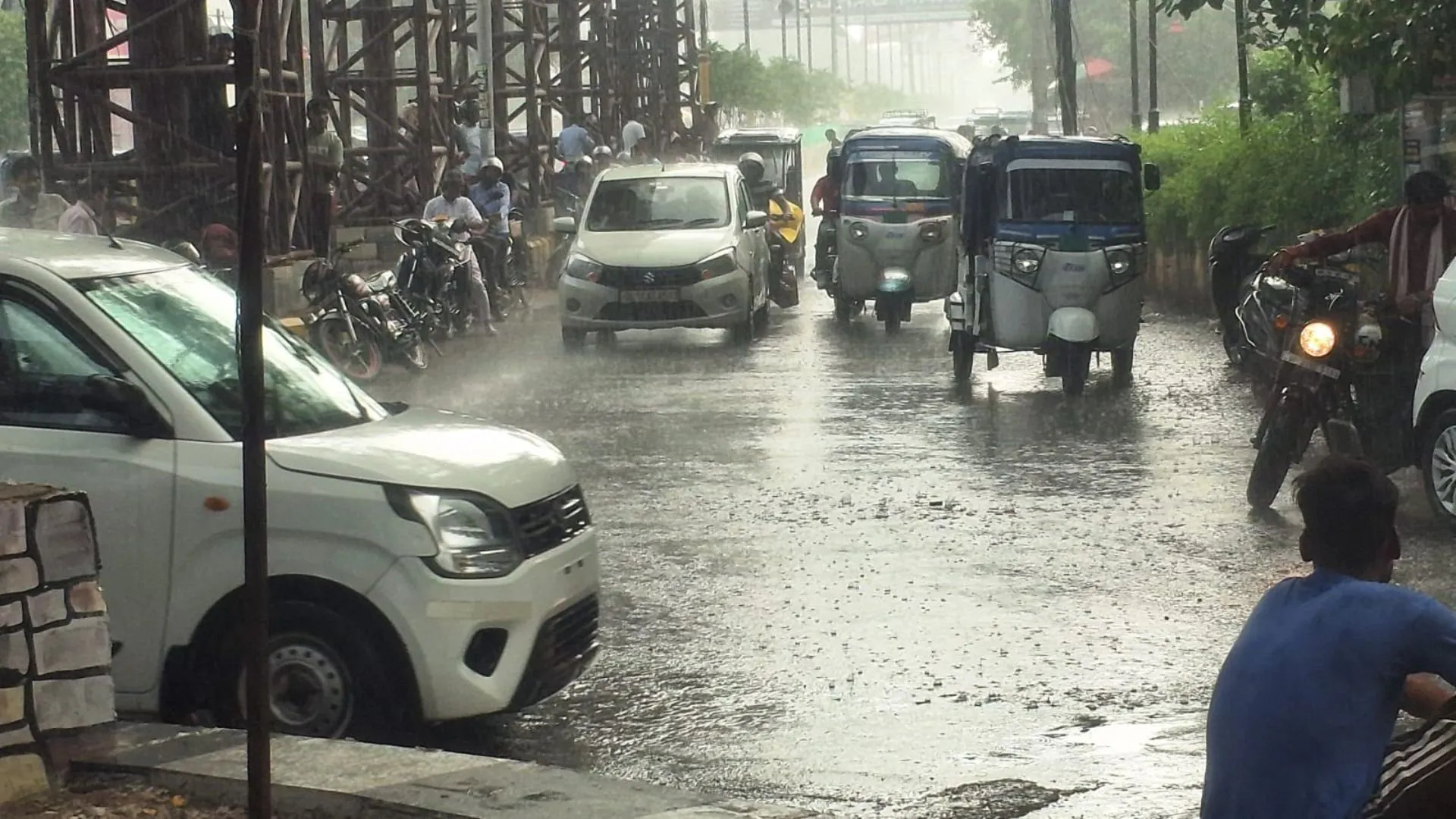 Bareilly Weather | बरेली में झमाझम बारिश से सुहाना हुआ मौसम, उमस से मिली राहत 