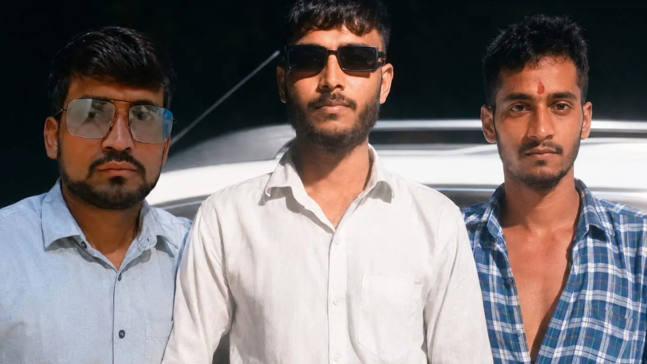 Auraiya News:  बिधूना-ऐरवा मार्ग पर भीषण सड़क हादसा, कार की बाइक टक्कर से तीन युवकों की मौत