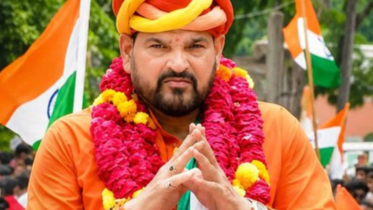 अयोध्या से गोंडा तक बृजभूषण शरण सिंह का शक्ति प्रदर्शन,  स्वागत के बीच शक्ति प्रदर्शन; 'सत्यमेव जयते' रैली में उमड़ा जनसैलाब