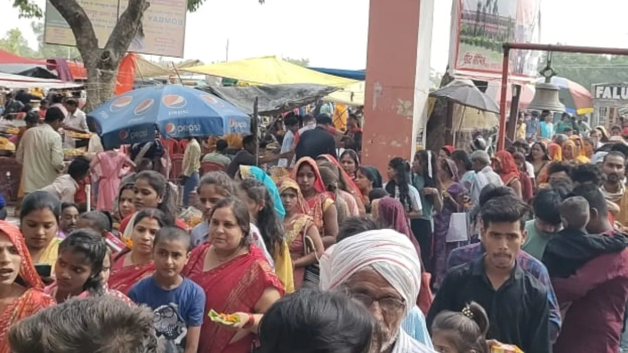 बुढ़वा मंगलवार :   जौनपुर के मंदिरों में उमड़ी श्रद्धालुओं की भीड़, जय श्री राम के जयघोष से गूंजा परिसर