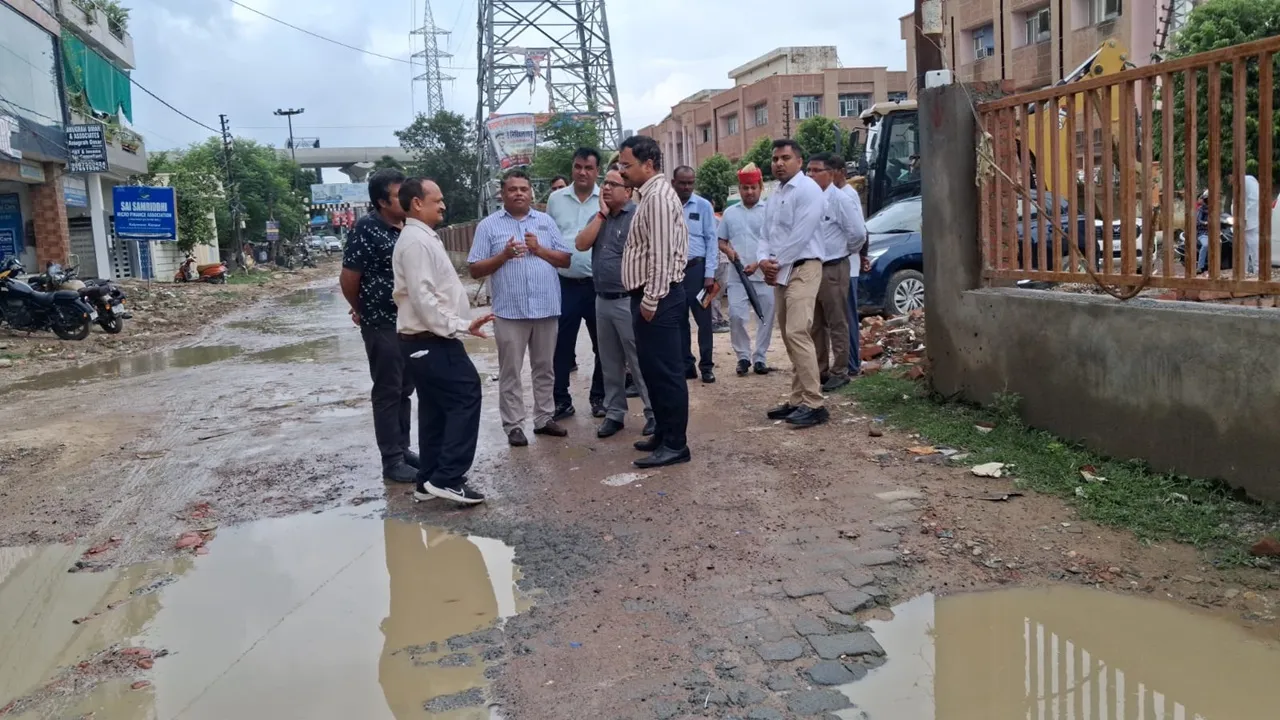 Kanpur News : बगिया क्रॉसिंग सड़क निर्माण में देरी पर भड़के नगर आयुक्त, ठेकेदार को लगाई फटकार