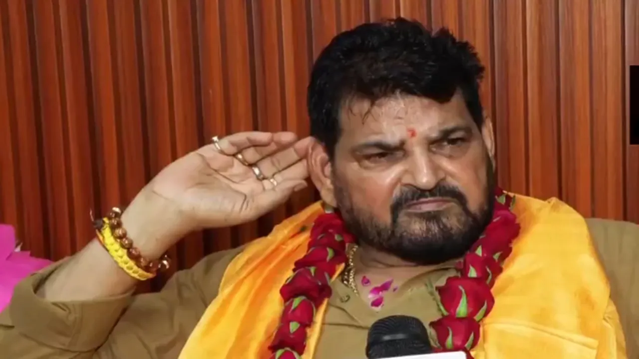 दिल्ली हाईकोर्ट से मिली राहत तो वृंदावन पहुंचे बृजभूषण सिंह, गुरु रितेश्वर महाराज का लिया आशीर्वाद, कही यह बड़ी बात