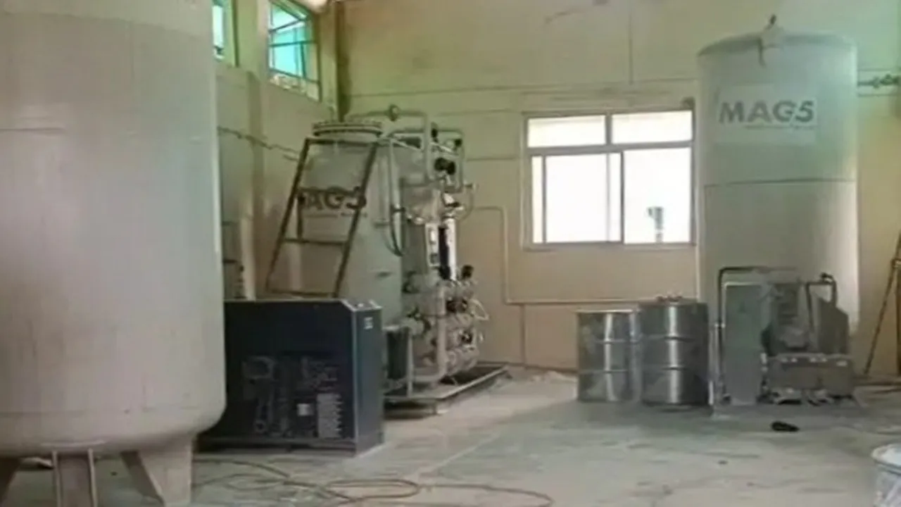 Kannauj News: कन्नौज मेडिकल कॉलेज में 20 लाख की ऑक्सीजन पाइपलाइन चोरी, छह कर्मचारियों को नोटिस
