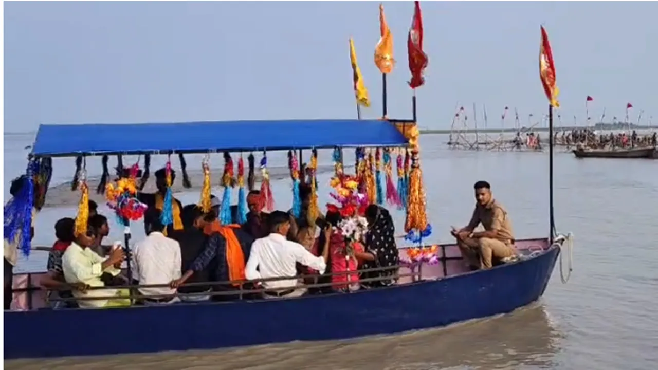 Sitapur News : सुरक्षा में तैनात जवानों की लापरवाही का वीडियो वायरल, तहसीलदार बोले- कराई जाएगी मामले की जांच