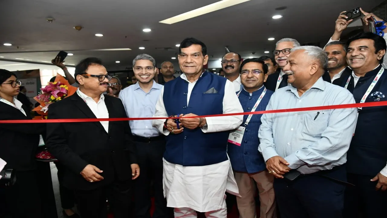 UP News : ‘अब यूपी में नहीं पड़ता गुंडा टैक्स’, ऊर्जा मंत्री एके शर्मा बोले- उद्यमी आएं, सुरक्षित करें निवेश