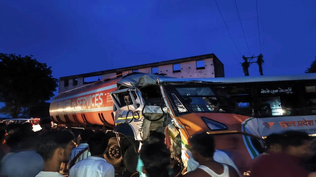 Hamirpur News : हाईवे पर रोडवेज बस और टैंकर की भीषण टक्कर, चालक समेत 3 की मौत; दो दर्जन से अधिक यात्री घायल