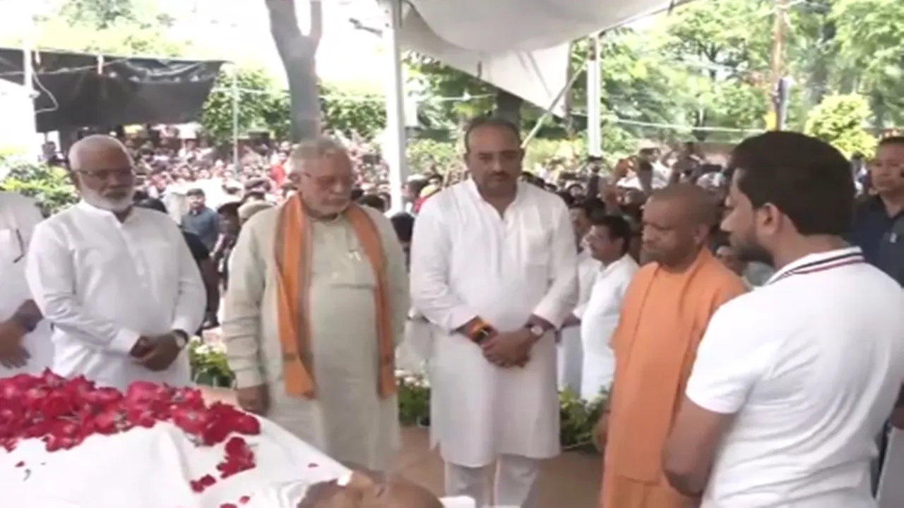Lucknow News : CM योगी ने बसपा विधायक उमाशंकर सिंह को दी श्रद्धांजलि, अंतिम दर्शन के लिए पहुंचे आवास