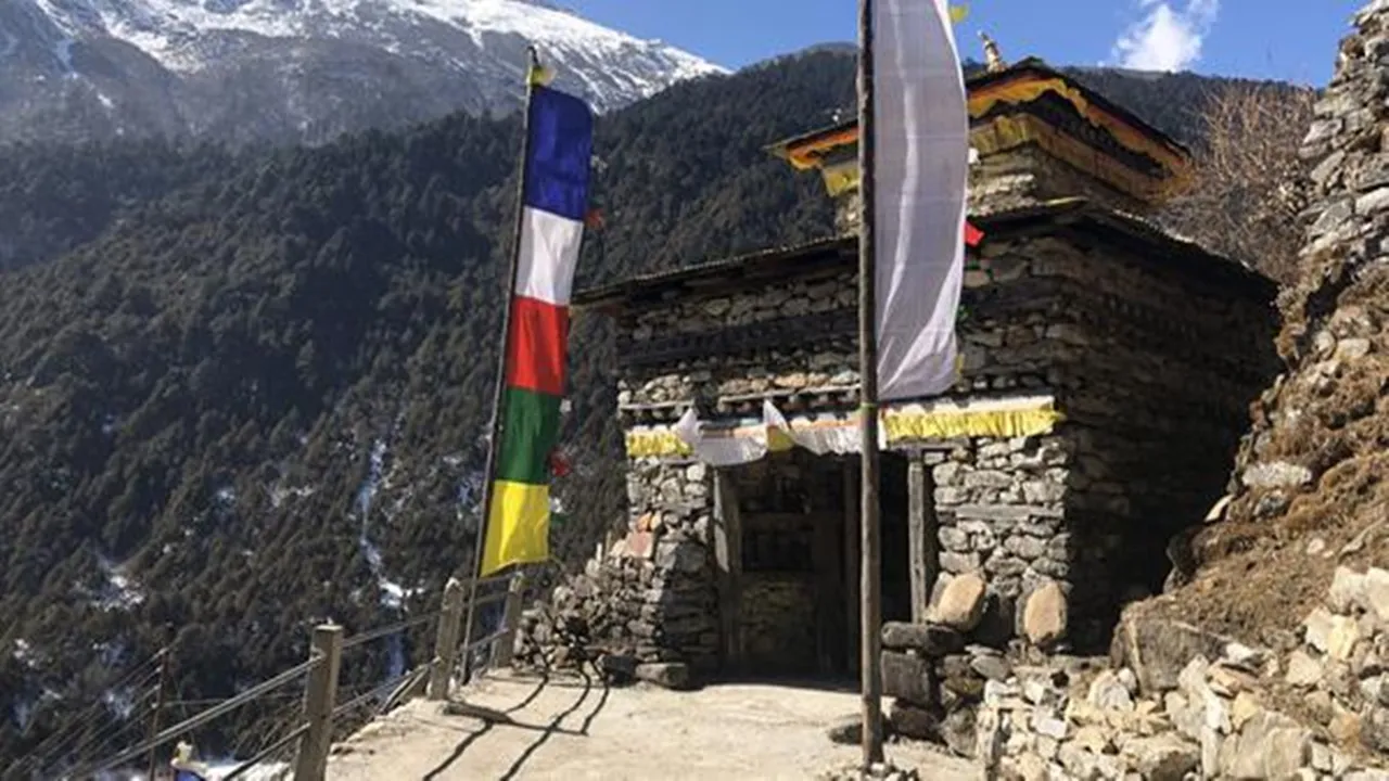 हिमालय से शांत नेपाल में सांप्रदायिकता के कारण 
