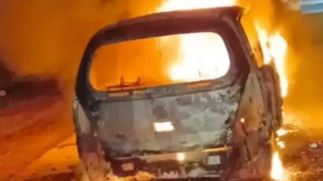 Lucknow News : सीतापुर हाईवे पर चलती कार बनी आग का गोला, युवक की जिंदा जलकर मौत