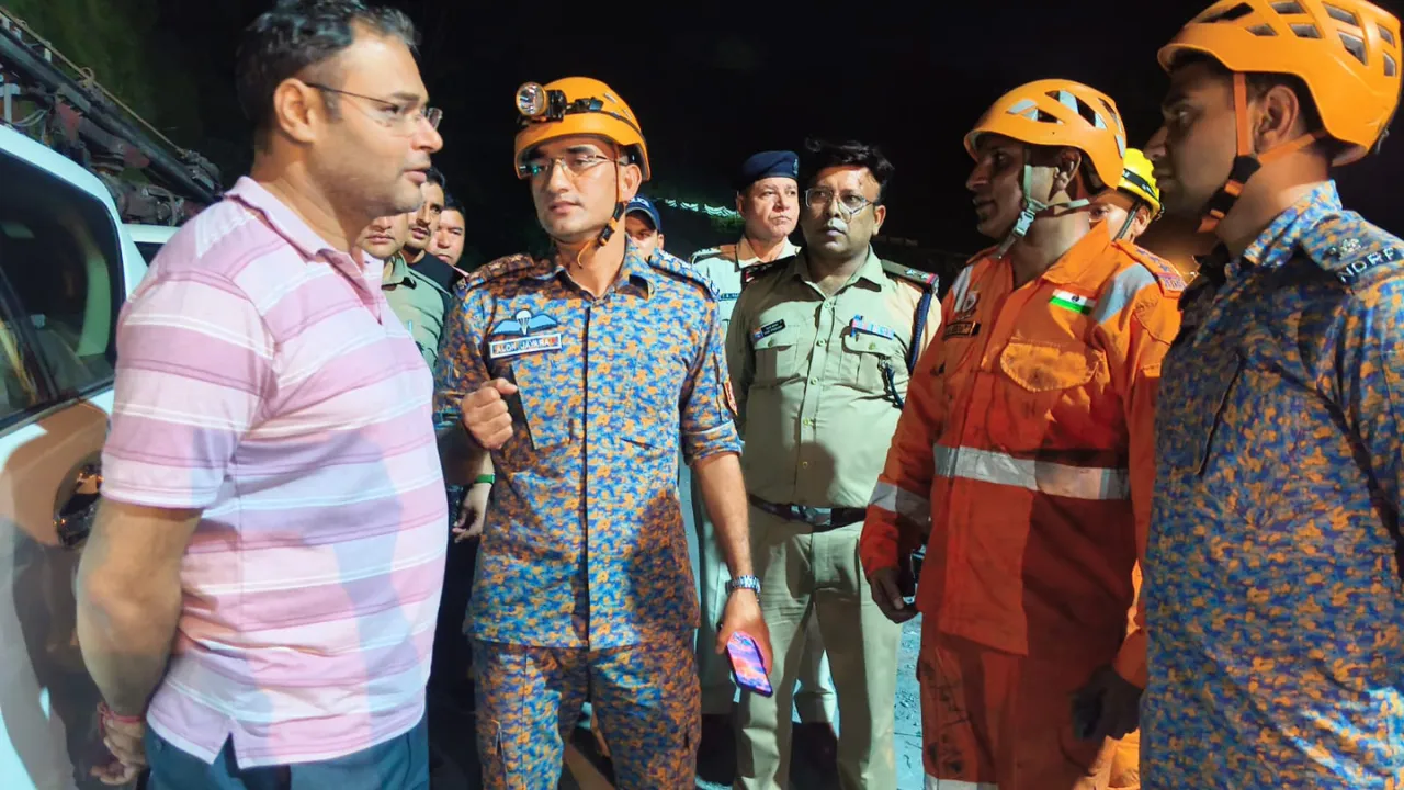 Chamoli Tunnel Tragedy: 7 मजदूरों की मौत, 3 अब भी लापता; मलबे-पानी के बीच रेस्क्यू ऑपरेशन जारी