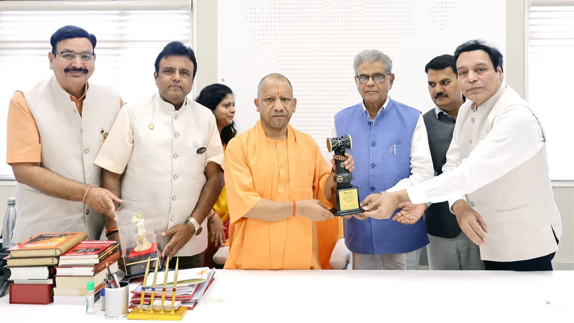 CM Yogi Meet Bareilly Doctors  