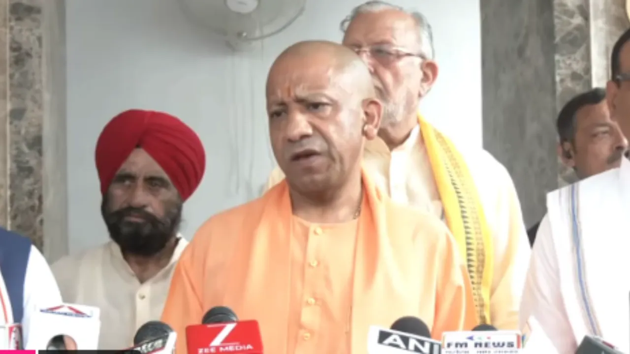UP Monsoon Session: विधानसभा की कार्रवाही कल तक के लिए स्थगित,, ‘दान पेटी’ लेकर विधानसभा पहुंचे सपा विधायक
