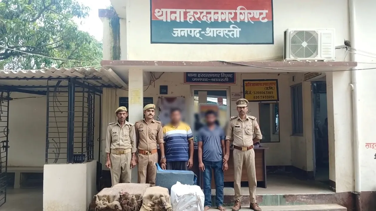 Codeine syrup seized: प्रतिबंधित कोडीन सीरप और कैप्सूल की बड़ी खेप बरामद, दो गिरफ्तार