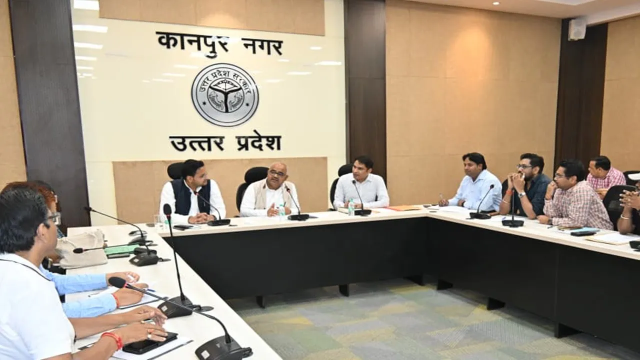 कानपुर में डीएम का बड़ा फैसला : 93 स्कूलों के ऊपर से हटेंगी हाईटेंशन लाइनें! बच्चों की सुरक्षा को लेकर प्रशासन ने कसी कमर