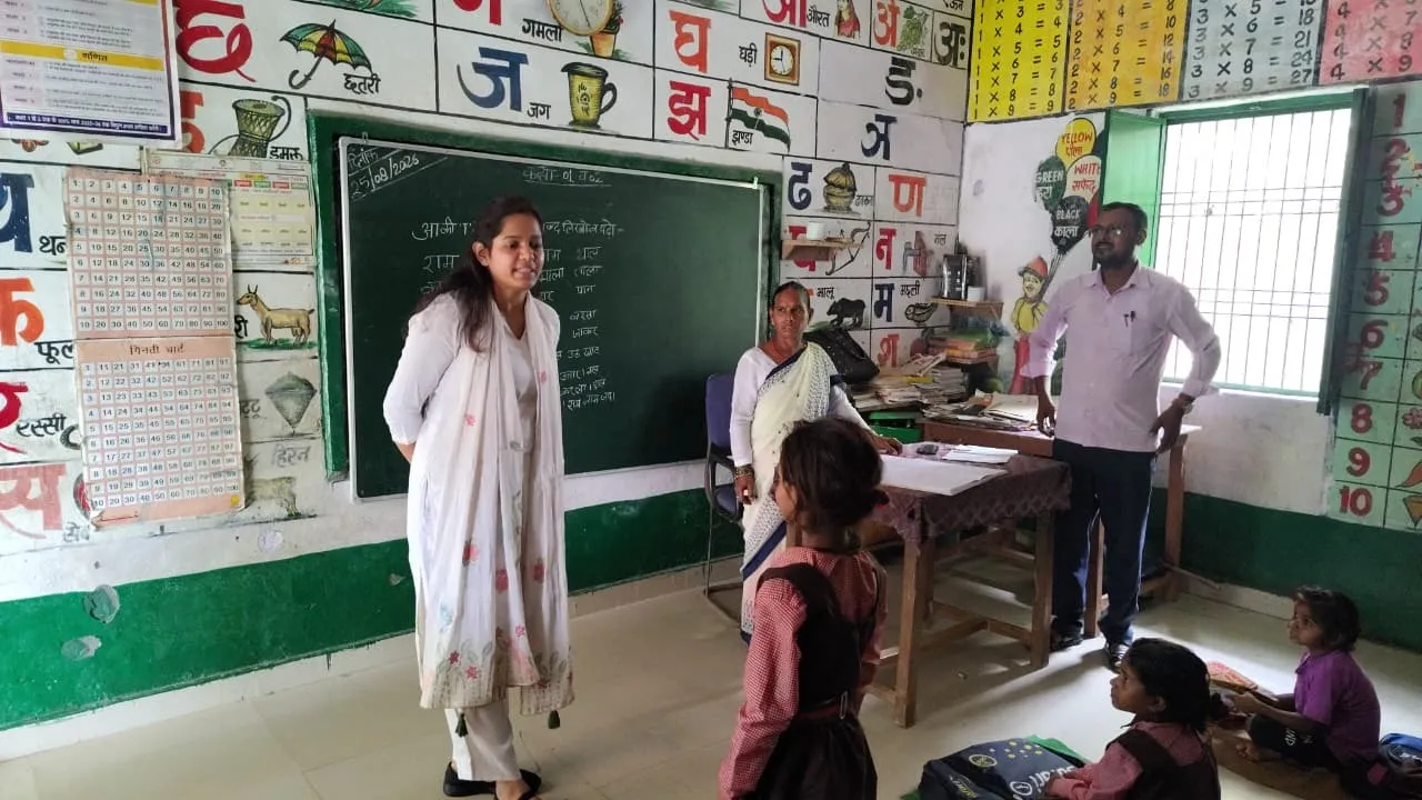 Shravasti News : प्राथमिक विद्यालय भिट्ठी का डीएम ने किया औचक निरीक्षण, कम मिली छात्रों की उपस्थिति तो जताई नाराजगी