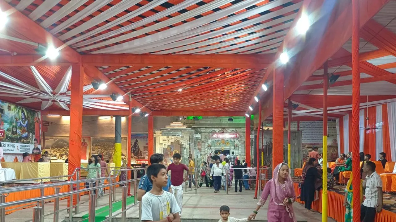 Sawan Somwar :  कांवड़ियों की भीड़ से पहले दूधेश्वरनाथ मंदिर में बढ़ी सुरक्षा, जानें क्या किए गए इंतजाम