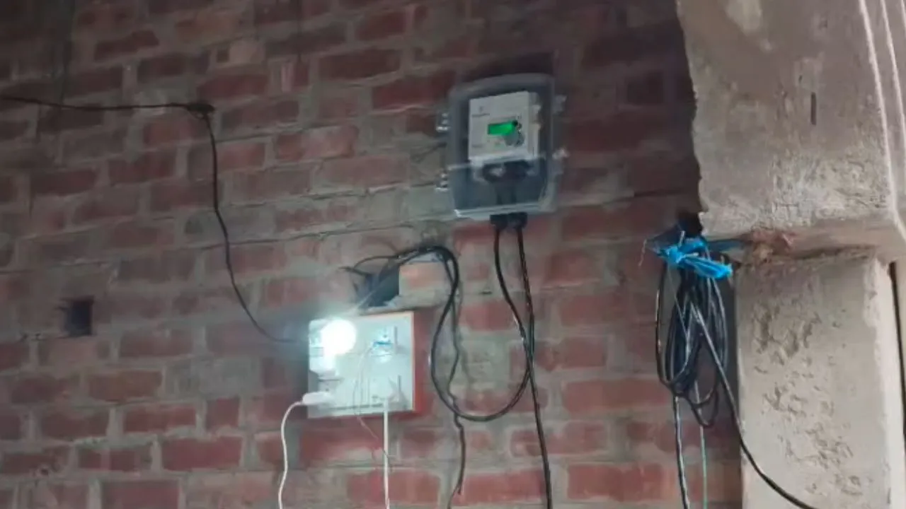 Electricity lights up Raja Bagh (2) 