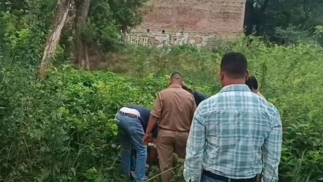  Raebareli News: गणेशगंज बाईपास की झाड़ियों में मिला युवक का शव, पत्नी ने लगाया हत्या का आरोप; चार के खिलाफ केस दर्ज