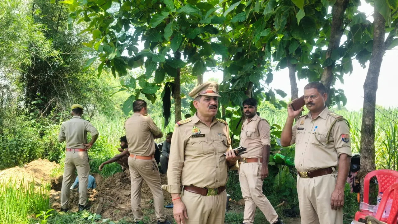 Balrampur News:  किशोरी की मौत पर सवाल, 8 दिन बाद कब्र से निकाला शव; पोस्टमार्टम रिपोर्ट से खुलेगा मौत का राज