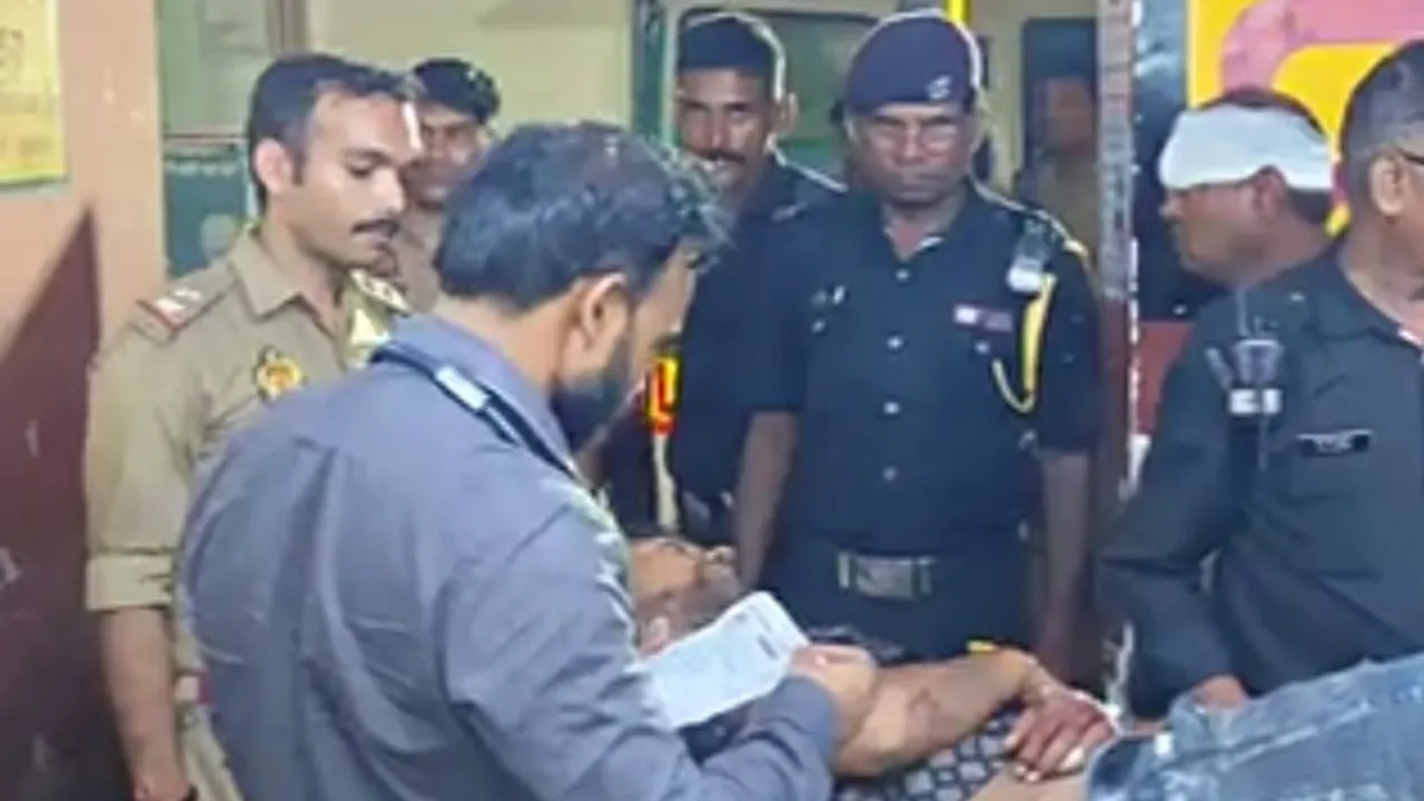 Hardoi Crime News: बुजुर्ग को चाकू मारकर भाग रहा था हमलावर, हाईवे पर खुद हुआ हादसे का शिकार; लखनऊ रेफर