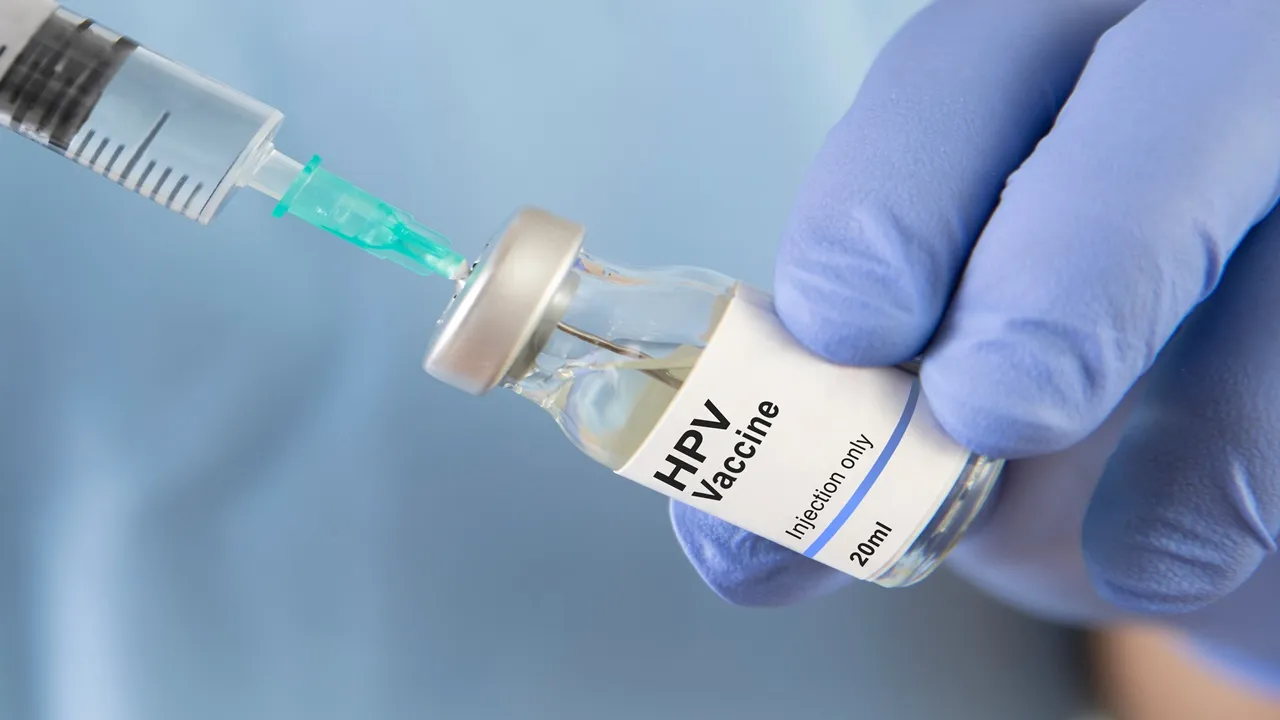 Cervical cancer : HPV वैक्सीन बनी सर्वाइकल कैंसर से सुरक्षा की ढाल, कानपुर में 12,854 किशोरियों का हुआ टीकाकरण 