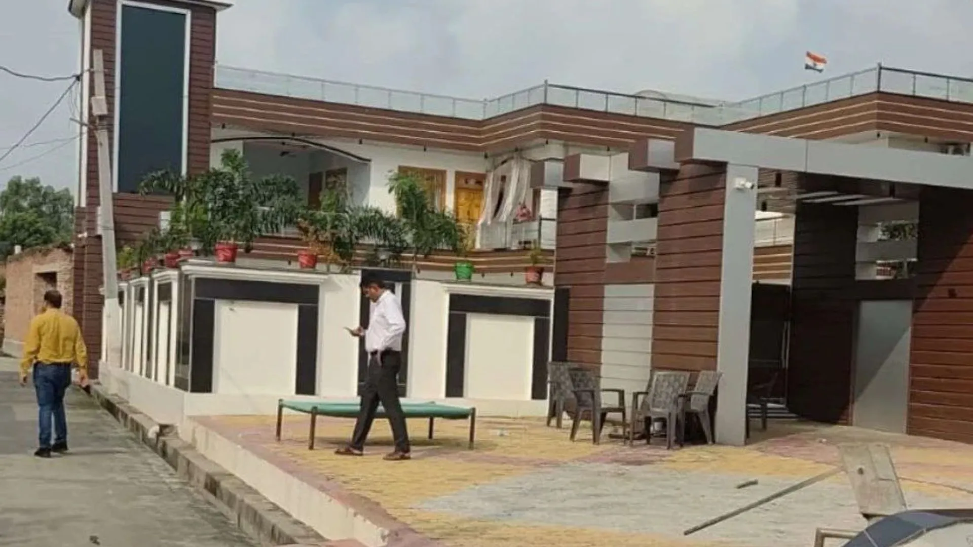 Bareilly News : कर्नाटक में कथित पेपर लीक की जांच, बरेली में IAS अधिकारी के पैतृक घर पर छापेमारी 