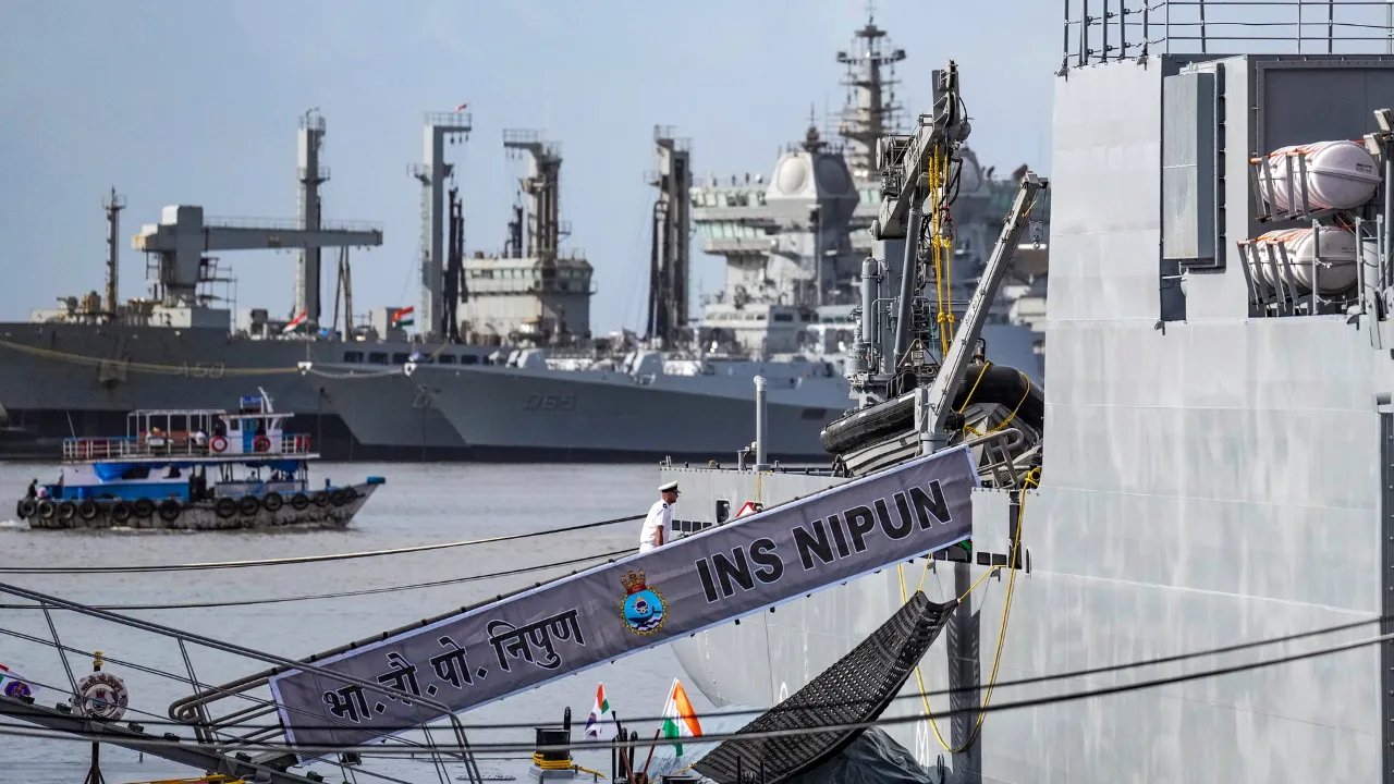 समुद्र में ‘मुसीबत का साथी’ बना INS निपुण, जानिए कैसे बचाएगा लोगों और नौसैनिकों की जान