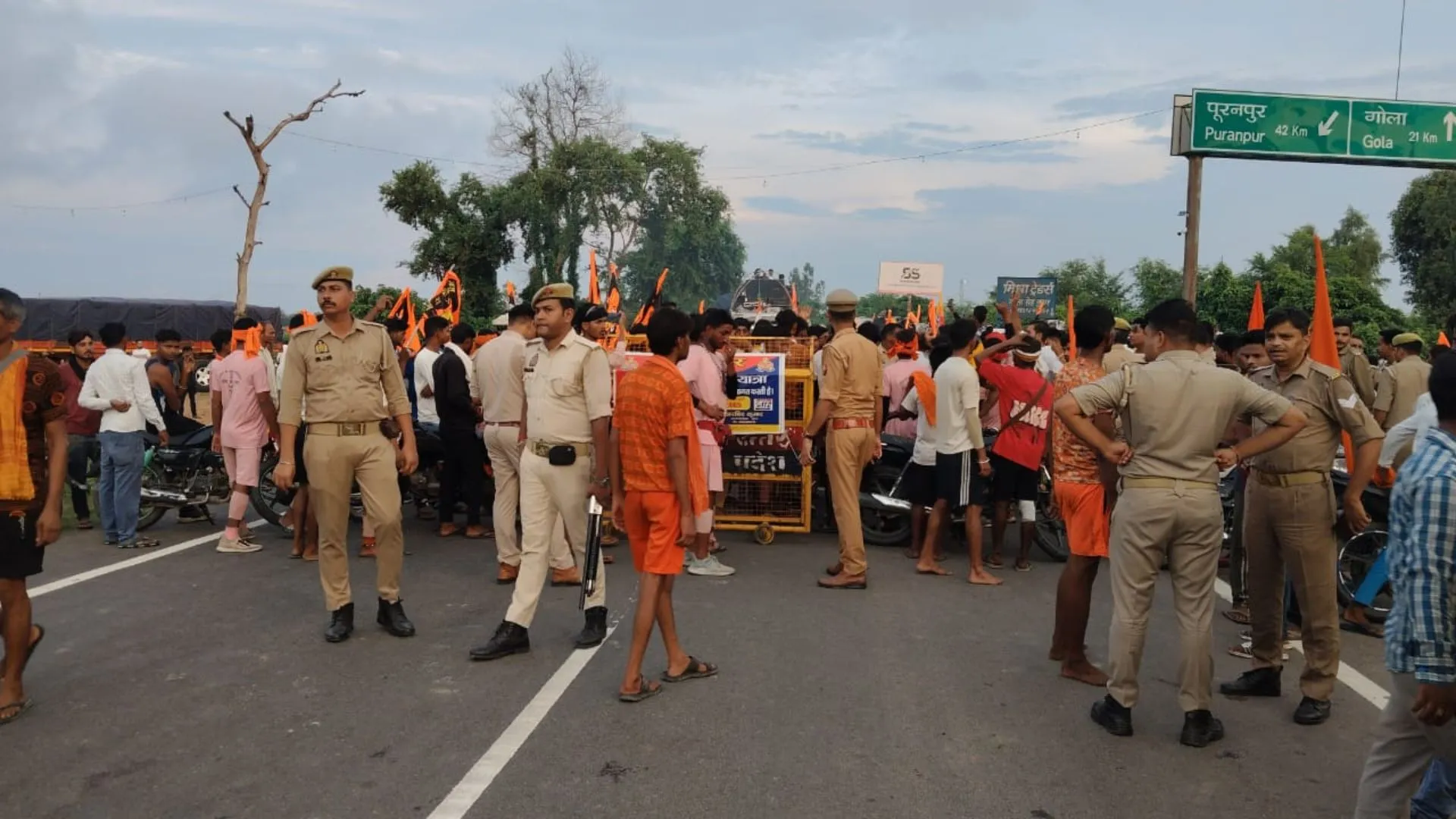 Shahjahanpur News : बरेली के कांवड़ियों का शाहजहांपुर में एक्सीडेंट, एक की मौत-तीन घायल 