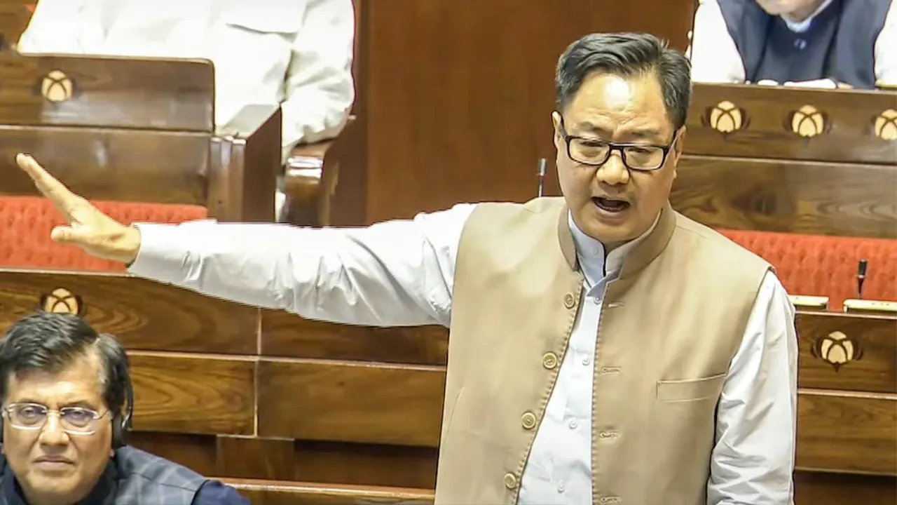 परिसीमन बिल पर बढ़ी सियासी हलचल, 16-18 अगस्त के बीच विशेष सत्र की तैयारी! राहुल गांधी से मिले किरेन रिजिजू