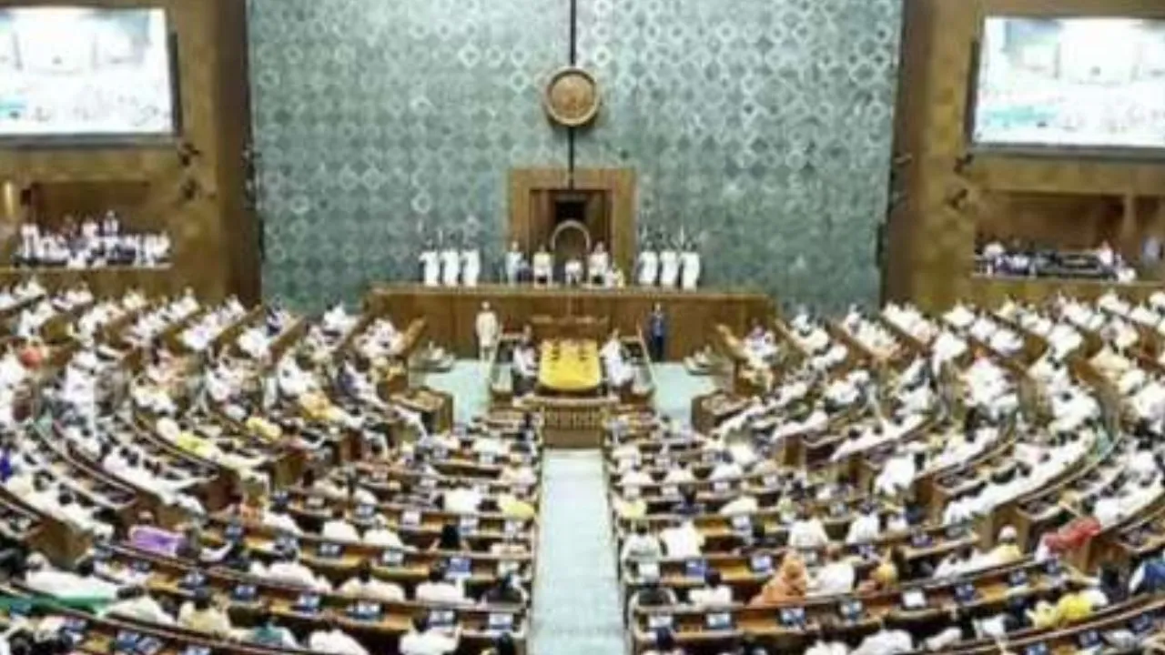 Parliament Monsoon Session:  हंगामे के कारण लोकसभा की कार्यवाही 12 बजे तक स्थगित