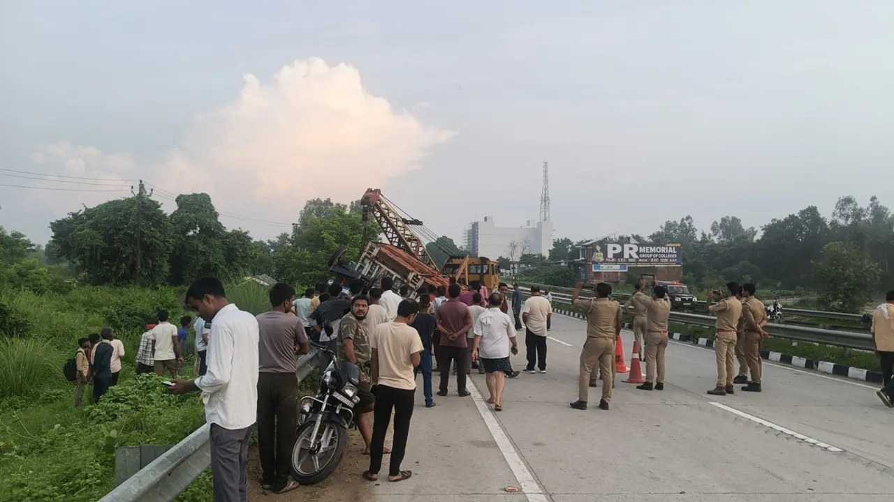 Lucknow Accident : ईंटों से लदी ट्रैक्टर-ट्रॉली पलटी, बाराबंकी के चार मजदूरों की दर्दनाक मौत; जानें कैसे हुआ हादसा