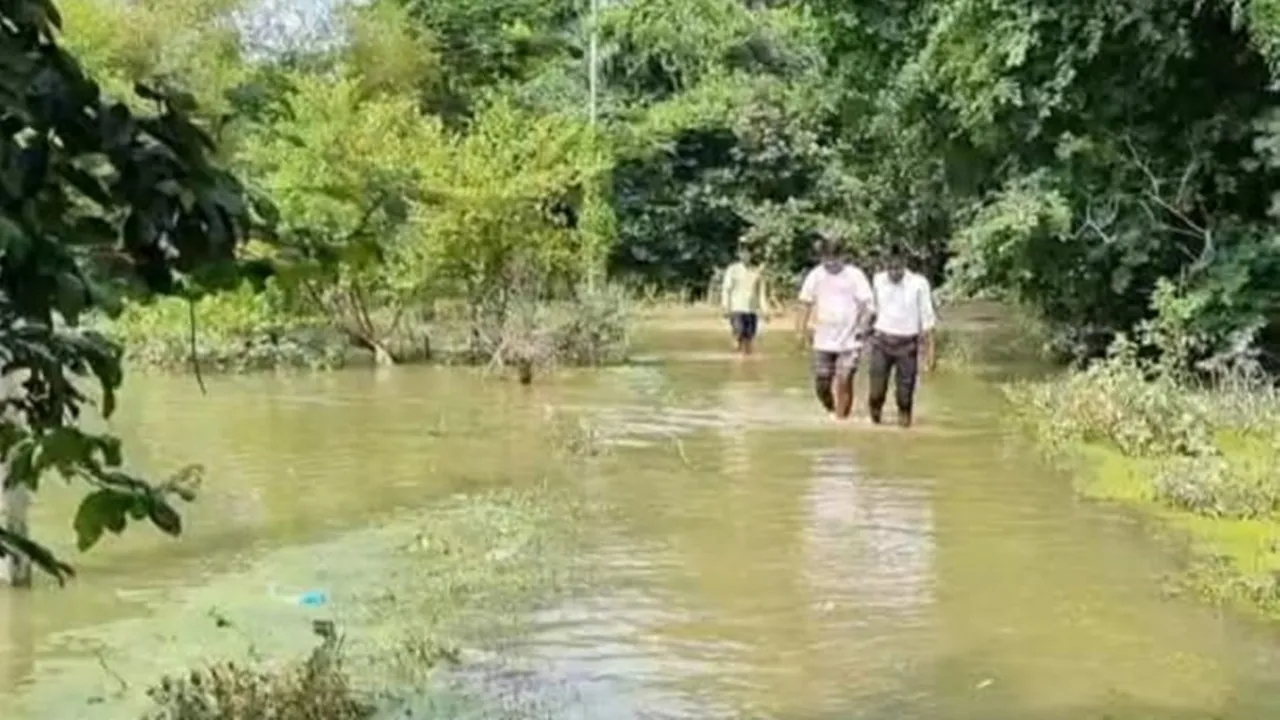 प्रतापगढ़ न्यूज : बदहाली में डूबा ‘शिवरा’, एक हफ्ते से थमे बच्चों के कदम; ग्रामीण बोले- कब जागेंगे जिम्मेदार?