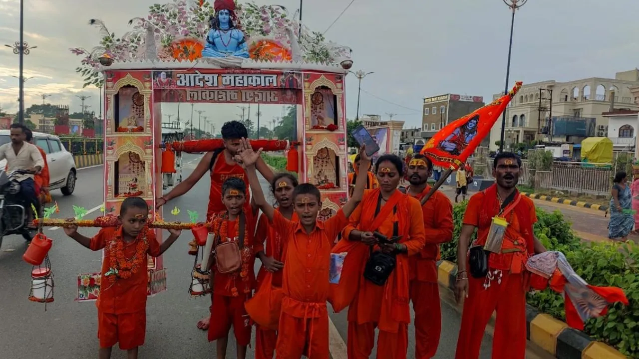  Sawan Kamika Ekadashi: सरयू स्नान के बाद मंदिरों में लगी कतार, कामिका एकादशी पर नागेश्वरनाथ में जलाभिषेक के लिए पहुंचे कावड़िये 