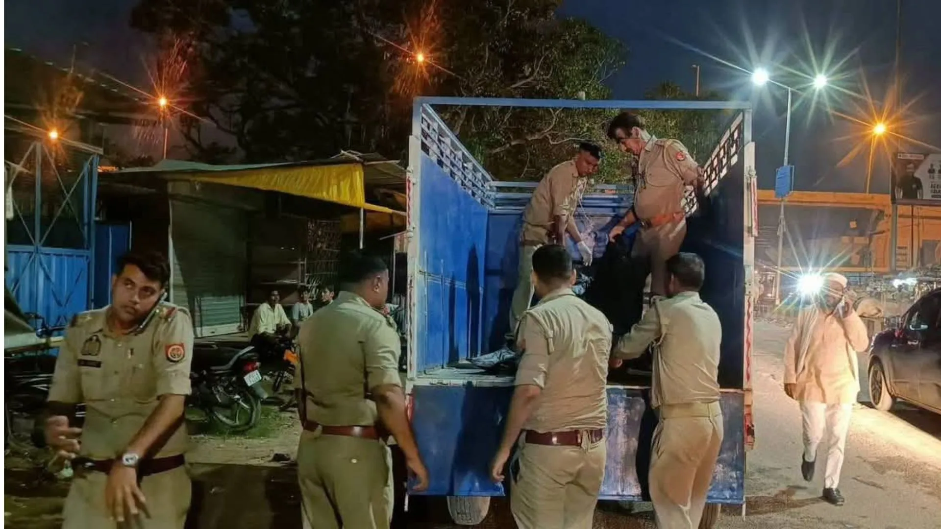  Shahjahanpur News : शाहजहांपुर में सड़क पार कर रहे युवक को तेज रफ्तार डंपर ने कुचला, मौत 