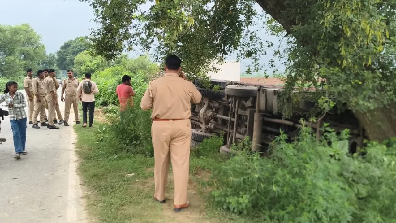 Shahjahanpur Road Accident: जल लेकर लौट रहे कांवड़ियों को ट्रक ने मारी टक्कर, 6 गंभीर रूप से घायल; हाईवे पर मचा हड़कंप