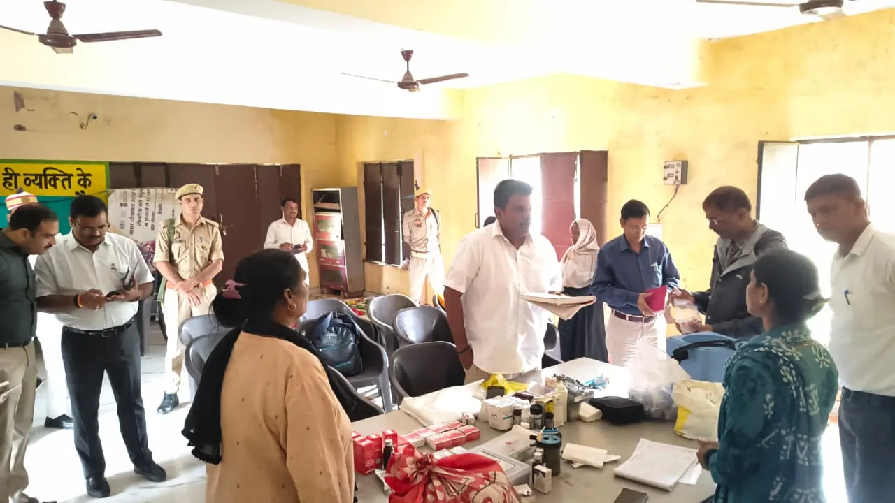 Sitapur News: औचक निरीक्षण में खुली पोल, ANM का वेतन रुका; आशा कार्यकत्री को नोटिस