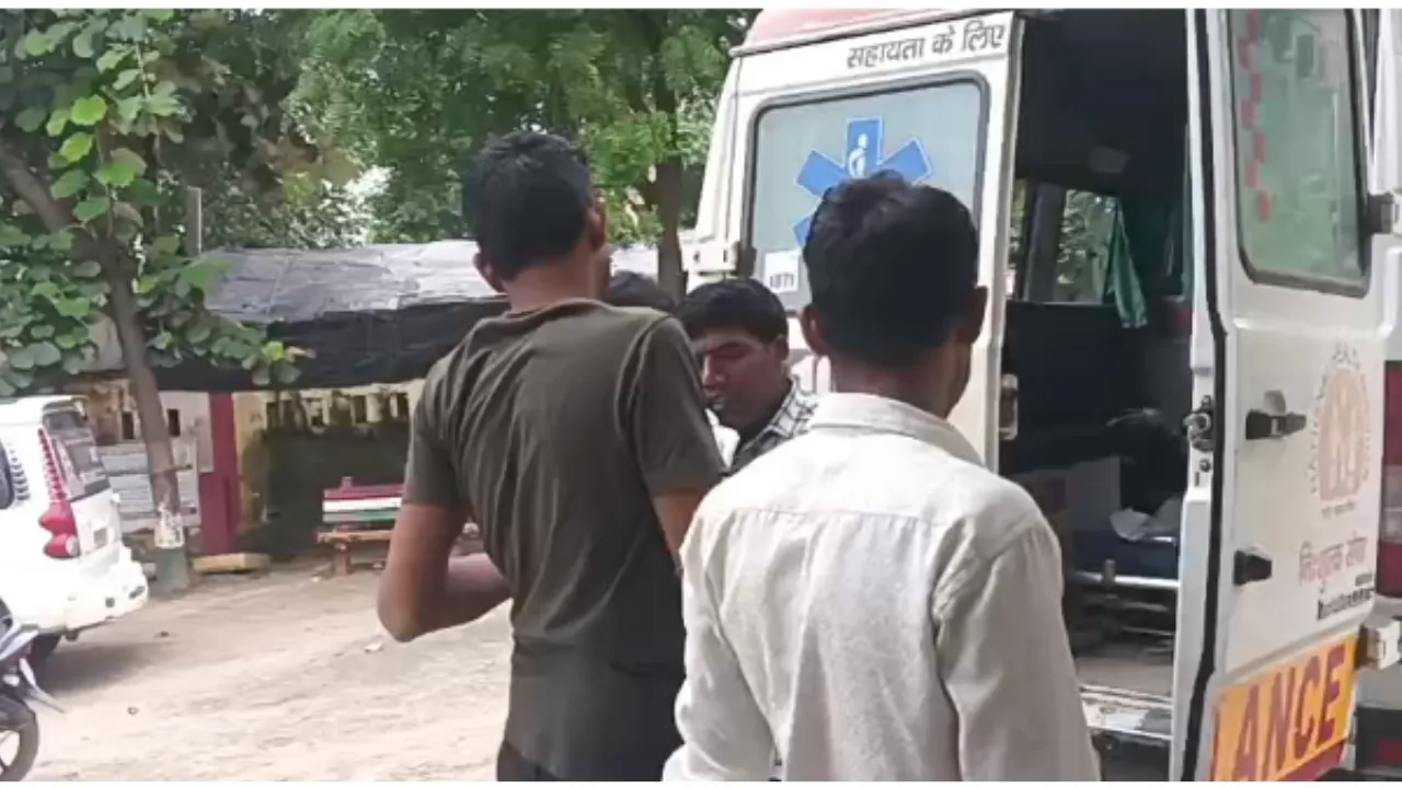 Sitapur Road Accident: नैमिषारण्य से लौट रहे श्रद्धालुओं की कार पेड़ से टकराई, दो की मौत; दो गंभीर