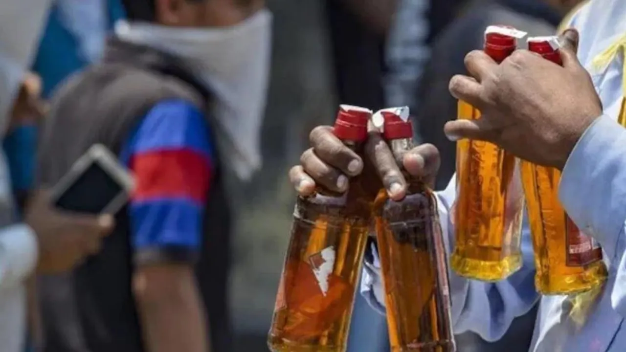 गुजरात के भावनगर में जहरीली शराब पीने से दो लोगों की मौत,19 अस्पताल में भर्ती; हिरासत में चार 