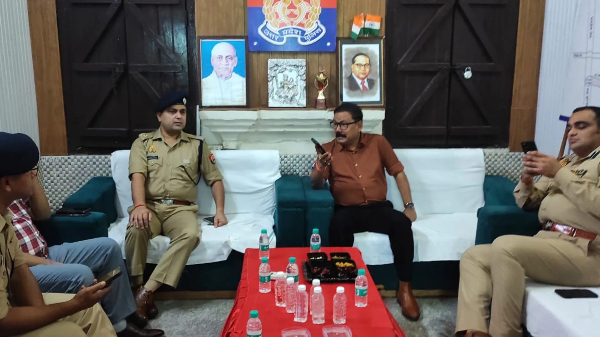 उर्से रजवी : बिहारीपुर पुलिस चौके पहुंचे डीएम और एसएसपी, भीड़ प्रबंधन, सुरक्षा-व्यवस्था का देखा हाल 