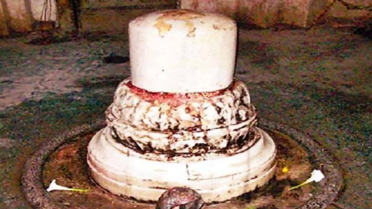  Sawan Somvaar: आस्था का अनोखा केंद्र है यूपी का ये महादेव मंदिर, जानिए क्यों खास हैं यहां के दर्शन