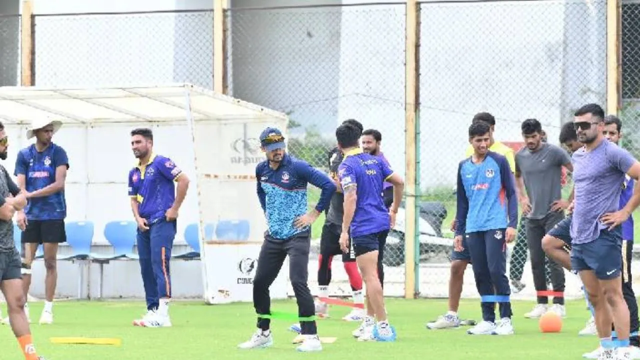   UP T-20 League: बारिश ने थामी लखनऊ फॉल्कंस की प्रैक्टिस, कप्तान भुवी तैयार; पीयूष चावला लगाएंगे कमेंट्री में तड़का