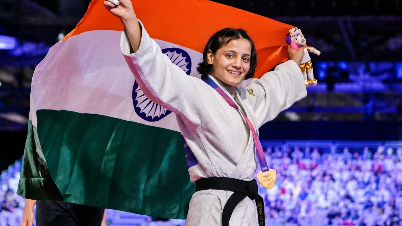 Who is Asmita Dey: 'पिता के जाने के बाद लगा खत्म हो गया सफर...', कॉमनवेल्थ गेम्स में ऐतिहासिक गोल्ड जीतकर भावुक हुईं गाजियाबाद की दरोगा 