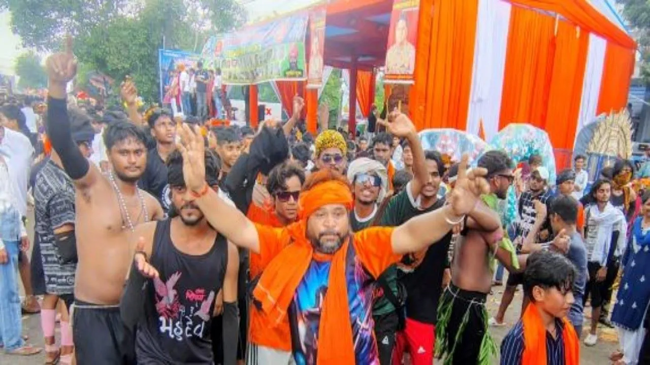 मुरादाबाद : दिल्ली-हरिद्वार हाईवे पर उमड़ा कांवड़ियों का सैलाब