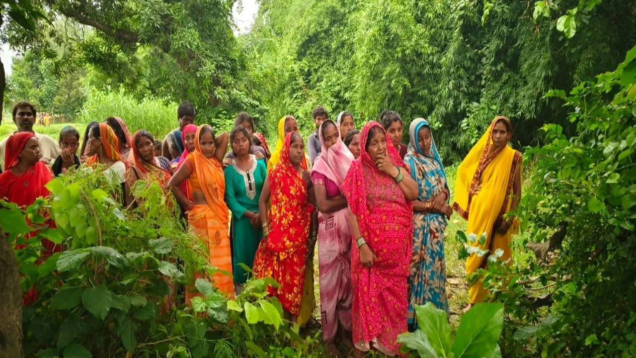 सुलतानपुर : महिला और पुरुष की संदिग्ध मौत, आम के पेड़ से लटके मिले दोनों के शव