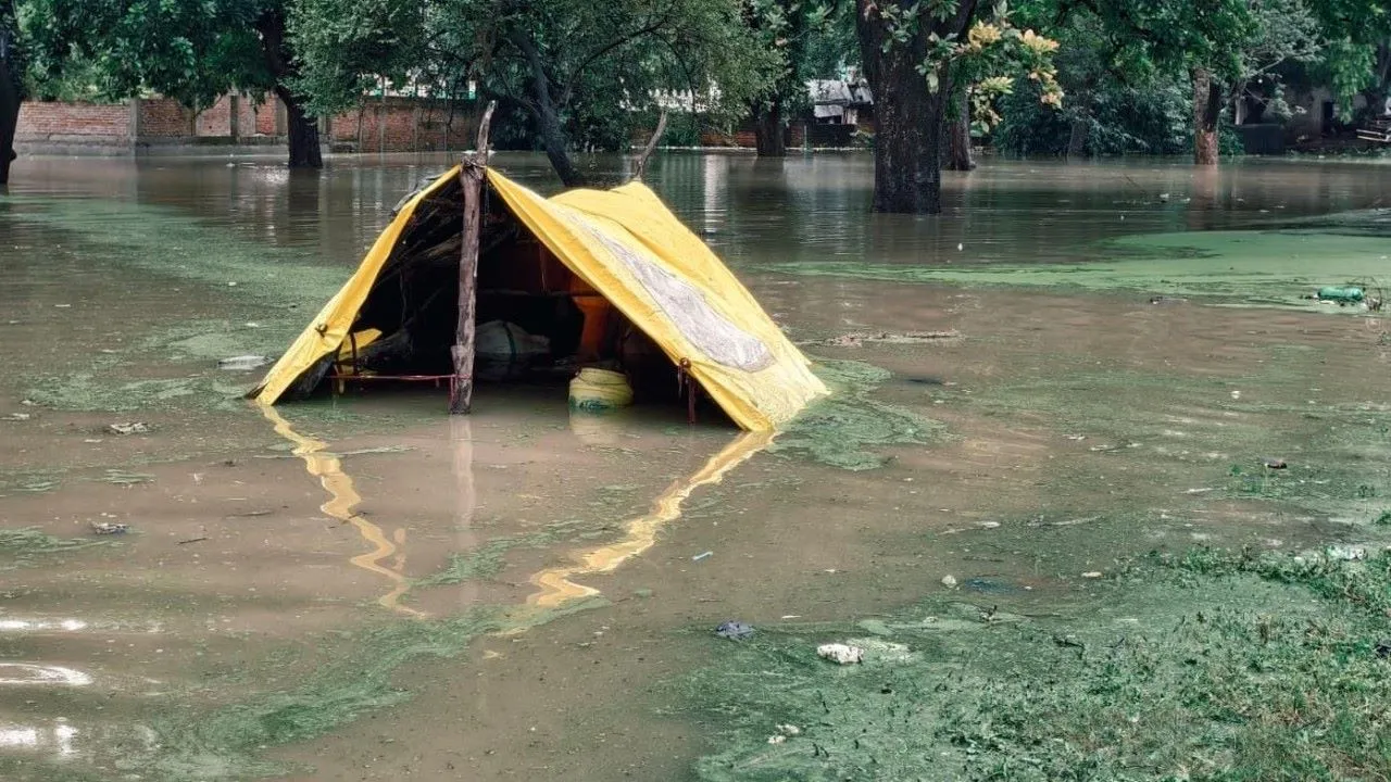 प्रतापगढ़ :  रामपुर संग्रामगढ़ क्षेत्र में कई घरों में घुसा पानी,दहशत में ग्रामीण