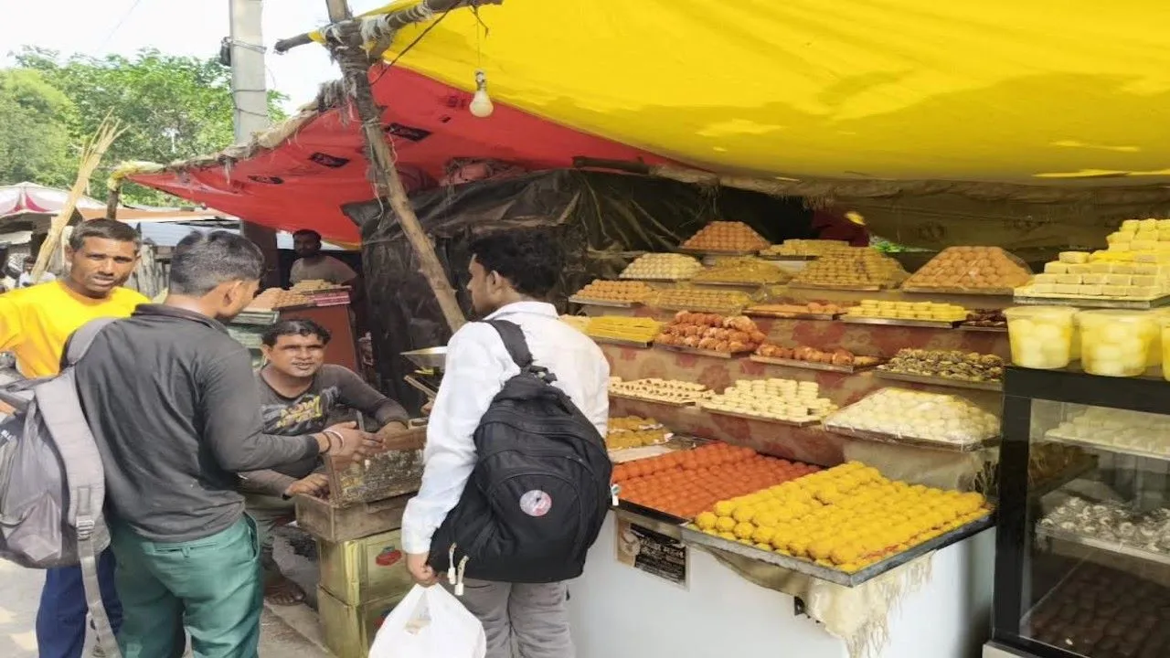 सीतापुर :  खुशियों की मिठास में मिलावटखोरी का तड़का!