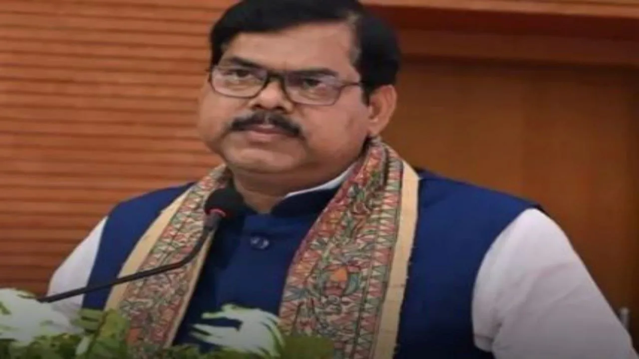 बिहार के शिक्षा मंत्री मिथिलेश तिवारी बोले : यूपी के शिक्षक पूजनीय, स्थानांतरण में नहीं होगा भेदभाव