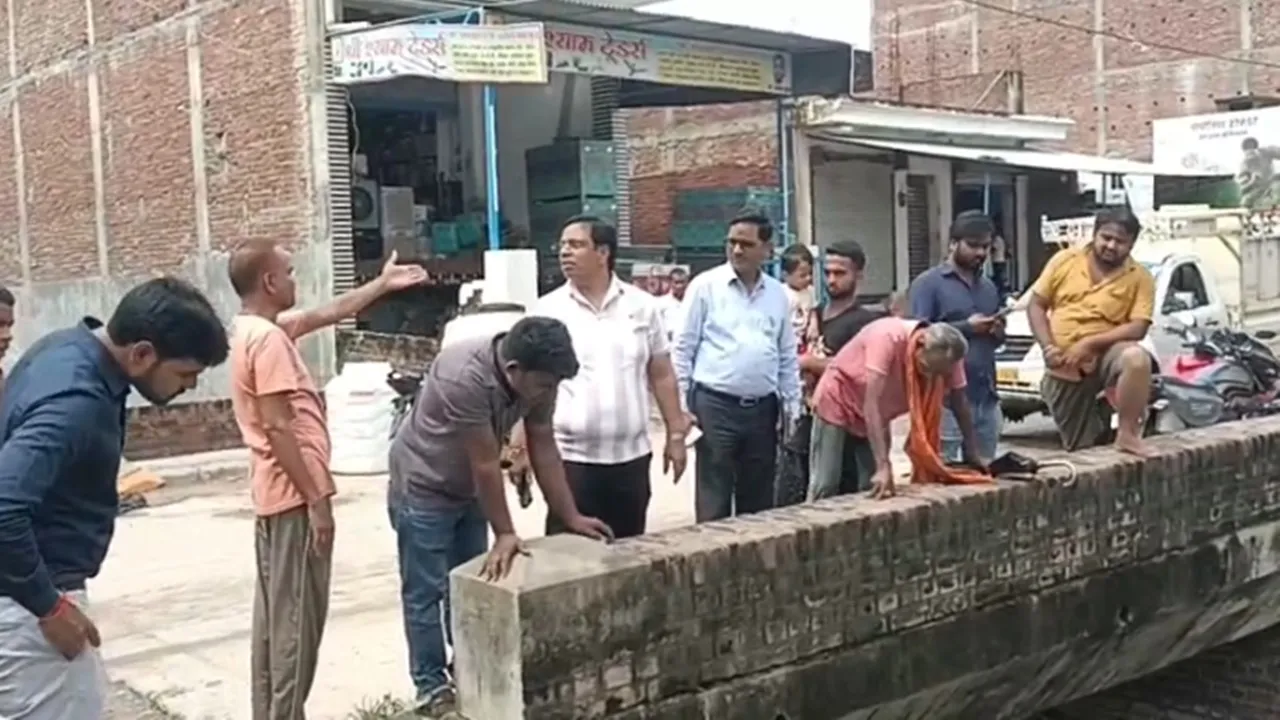 Amrit Vichar Impact: श्रावस्ती के वीरगंज बाजार में सुधरेंगे हालात, जलनिकासी का होगा इंतजाम, सड़क के गड्ढे भी भरेंगे