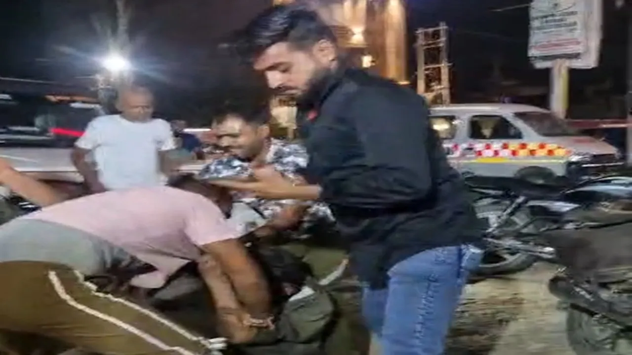 Kanpur News: युवक को घेरकर बेरहमी से पीटा, सड़क पर घसीटकर मारे थप्पड़; मारपीट का वीडियो वायरल