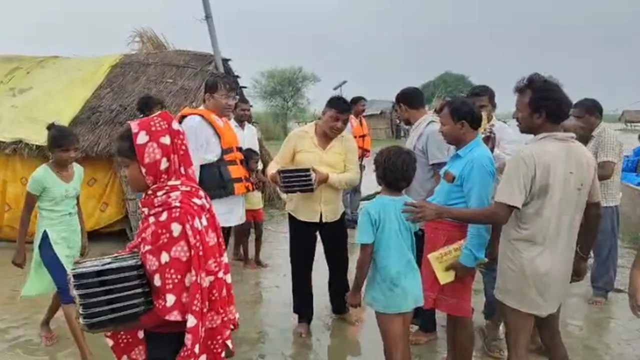 Barabanki News : सरयू नदी का जलस्तर खतरे के निशान से 23 सेंटीमीटर ऊपर, रामसनेहीघाट के कई गांवों में पहुंचा बाढ़ का पानीस फसलों को नुकसान